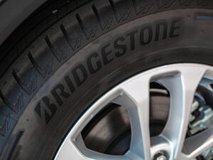 Hledáte perfektní celoroční pneumatiky? Vyzkoušejte novinku – Bridgestone Turanza 6!