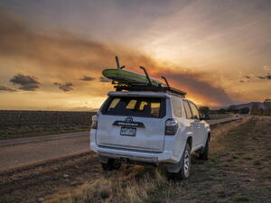 Jak převézt paddleboard autem