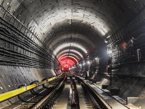 Pražské metro D nabírá zpoždění