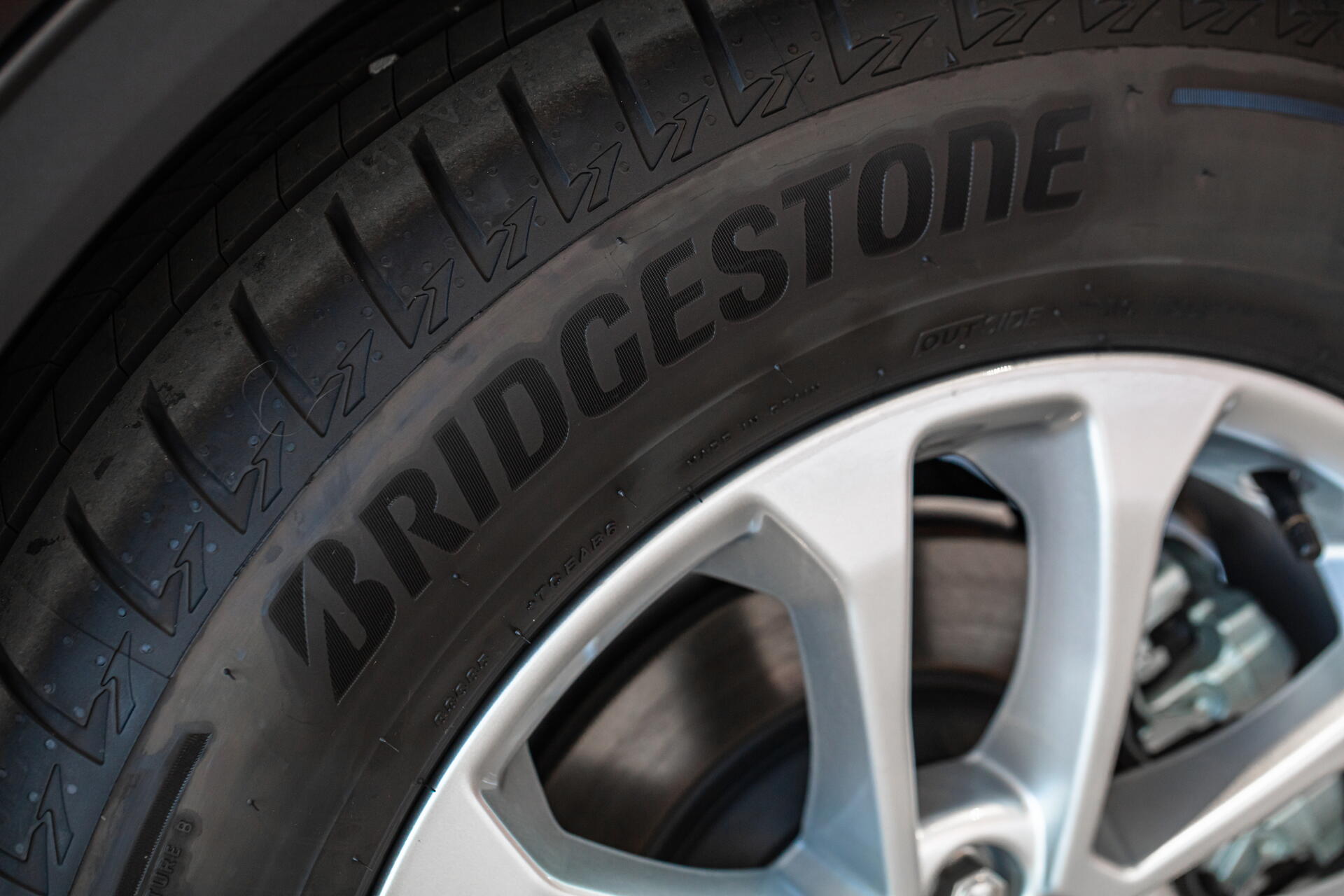 Hledáte perfektní celoroční pneumatiky? Vyzkoušejte novinku – Bridgestone Turanza 6!