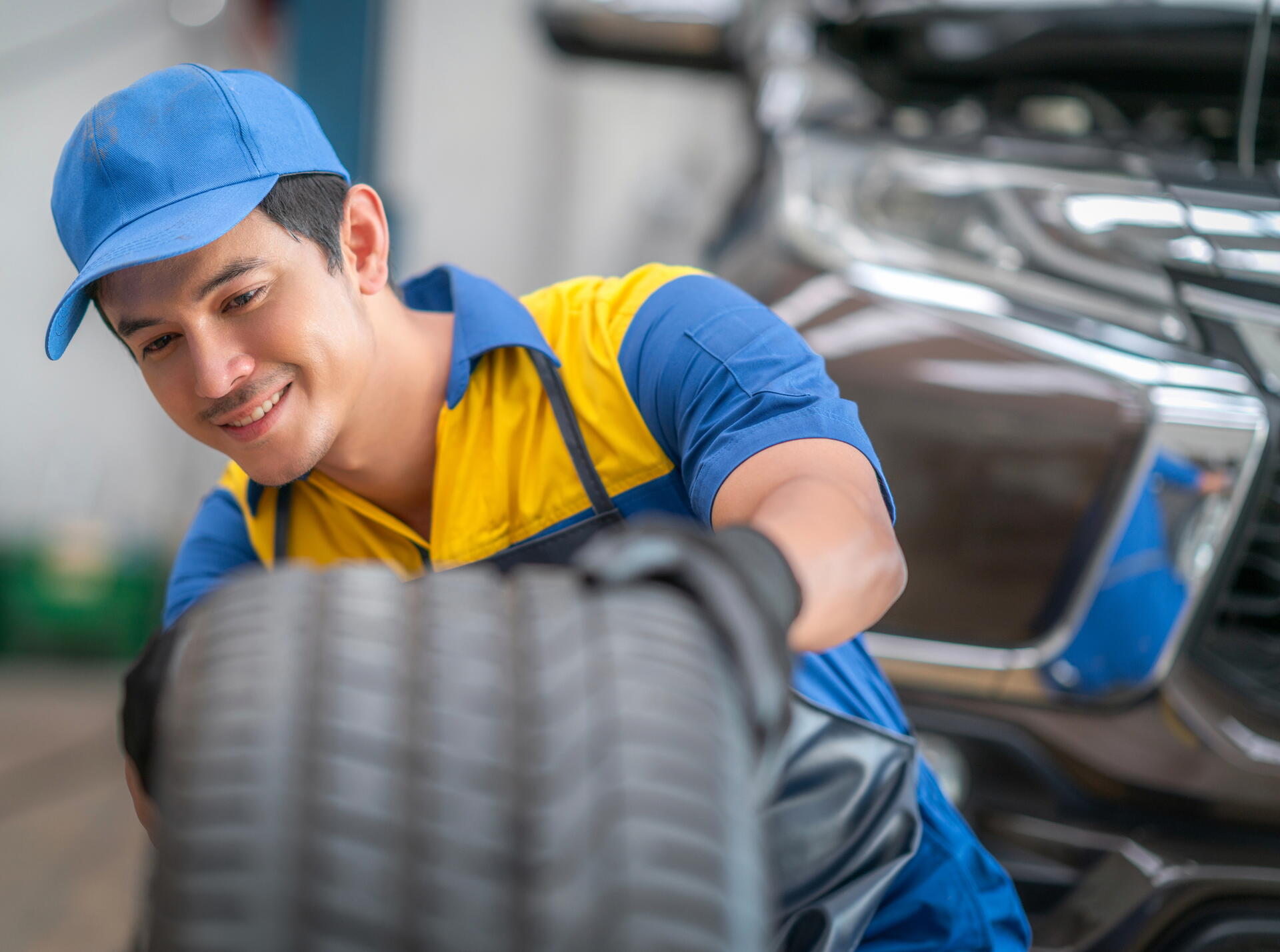 Objevili jsme nabídky pro automechaniky, ve kterých firmy lákají až na 120 000 Kč