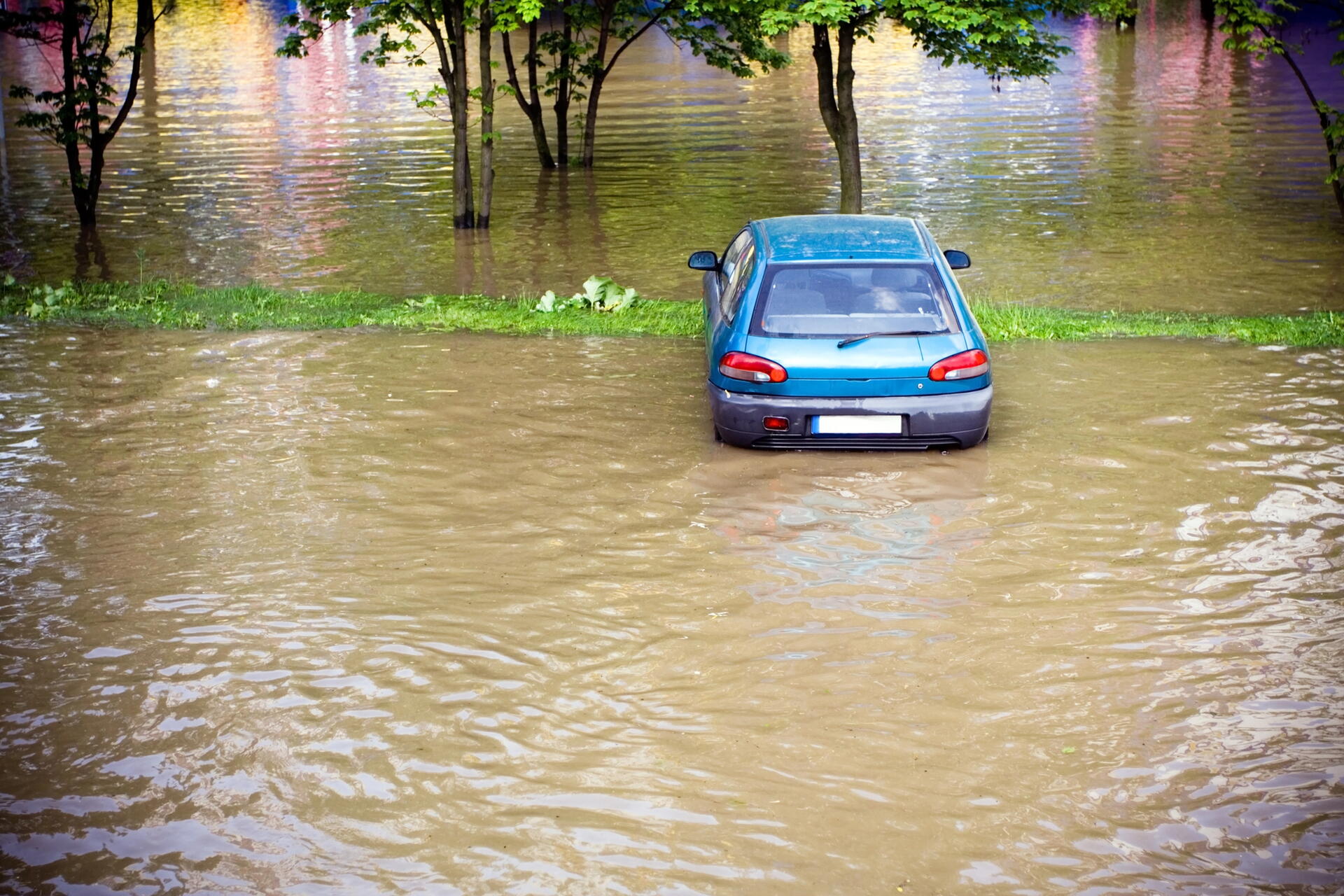 Povodeň vám odnesla SPZ? Poradíme vám, jak postupovat