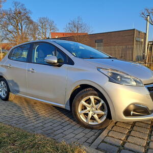 Peugeot 208 hatchback 1.gen facelift 60kW manuál