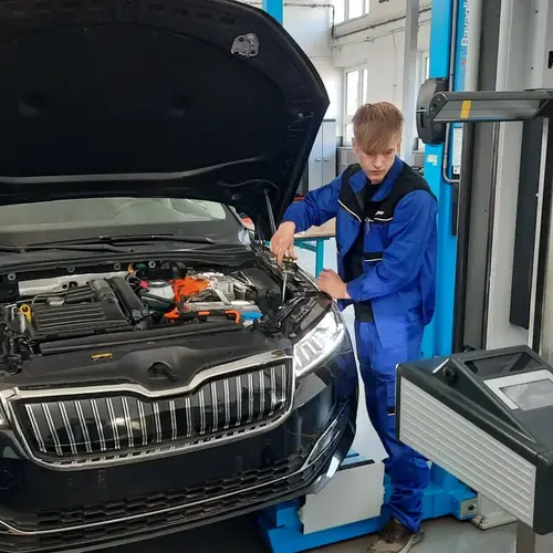 Střední škola automobilní Holice